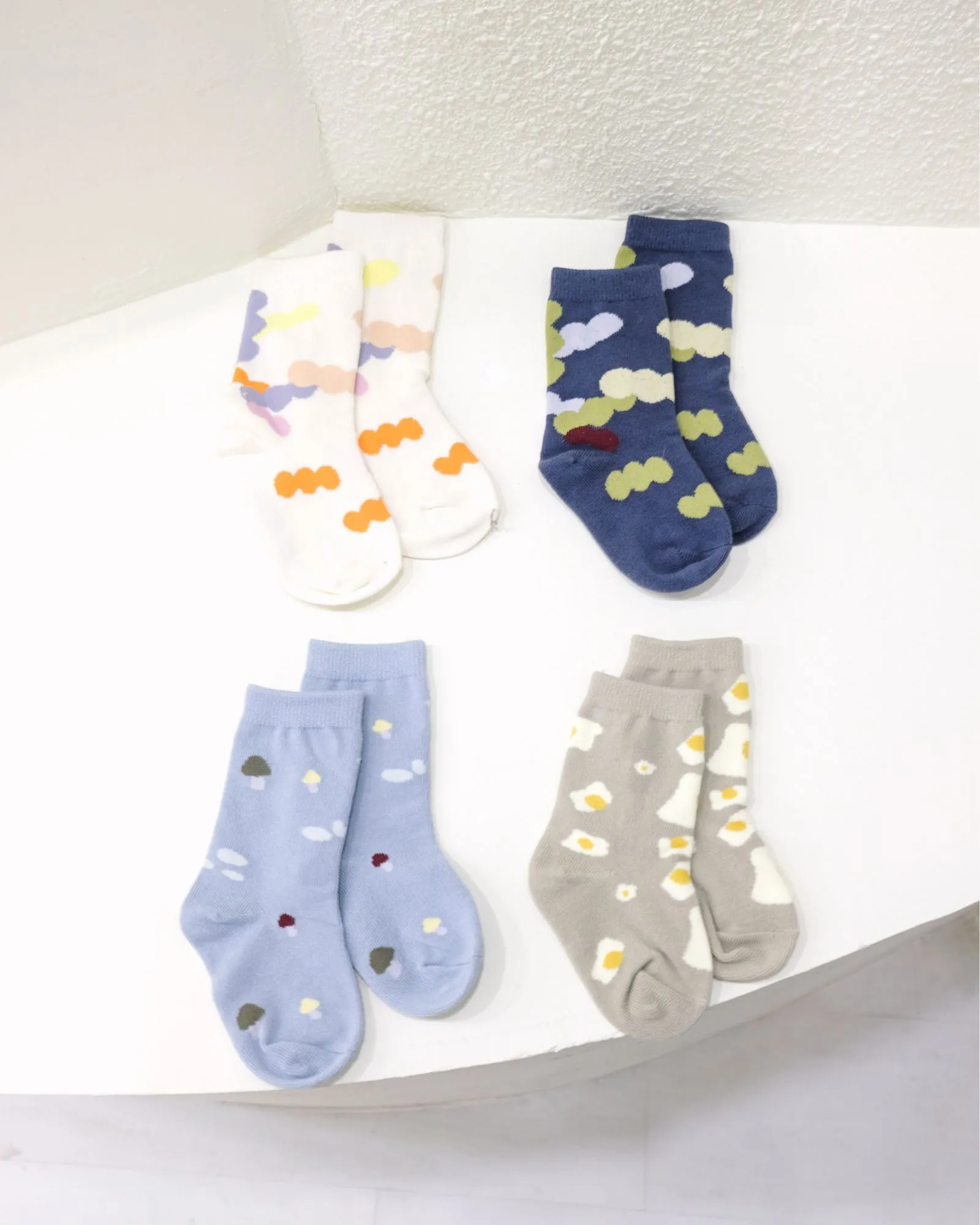 Balloon Knitted Socks (White)